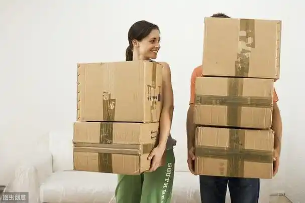 今年72岁的老沙,潍坊人,1年前的一天,他在家里抬重物的时候,不小心把