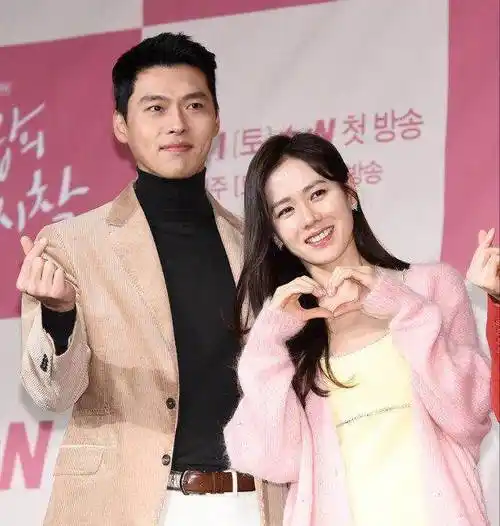 官宣恋情后首露面,玄彬自称很满意现状,脸上全是幸福笑容_孙艺珍_韩娱