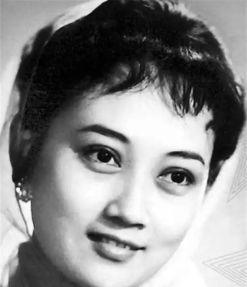 祖籍江苏南京,20世纪60年代中国银幕巨星,国家一级演员,中国人民解放