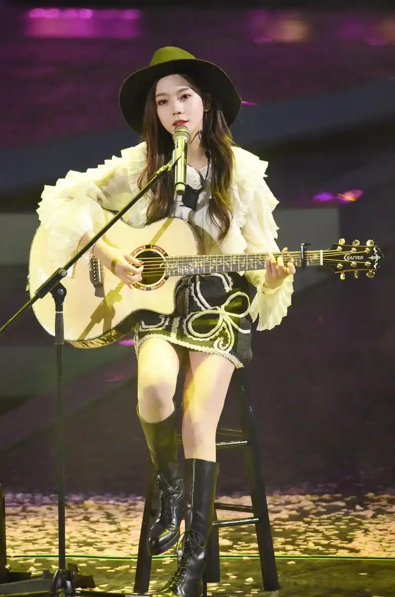 出去了也没什么大不了 毕竟在舞台上没能好好去享受的话才是真的可惜