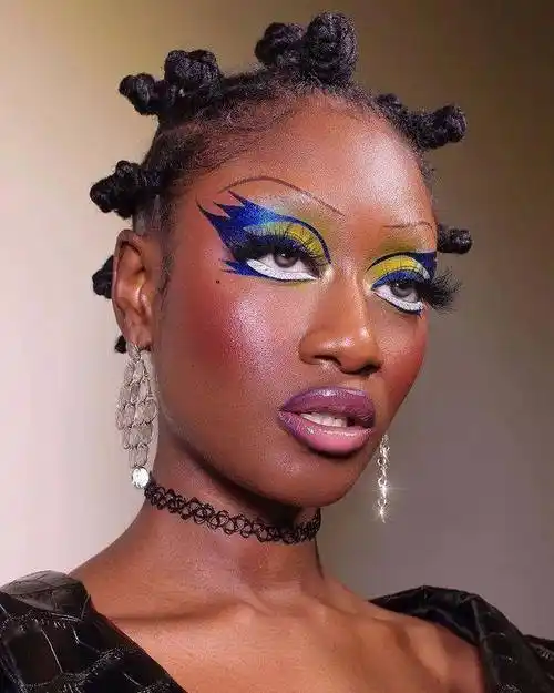 赏析美妆博主beautybybb的时尚夸张妆容集锦