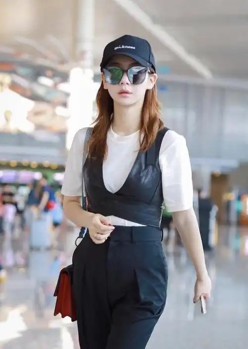 夏日t恤该怎么穿?快来看看这3位女明星,轻松教你成为一个酷girl