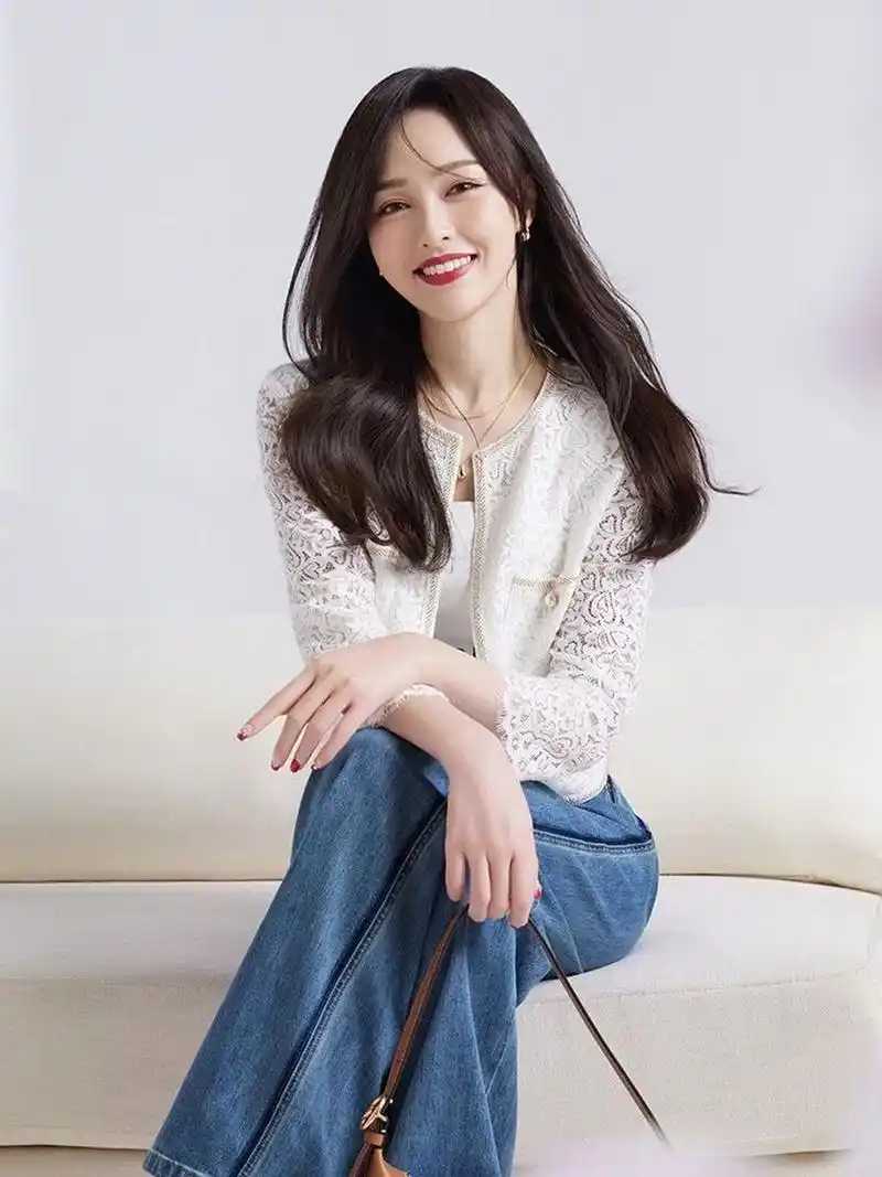 唐嫣小香风穿搭,淑女范十足 唐嫣私服穿搭,白色小香风外套搭配蓝色阔