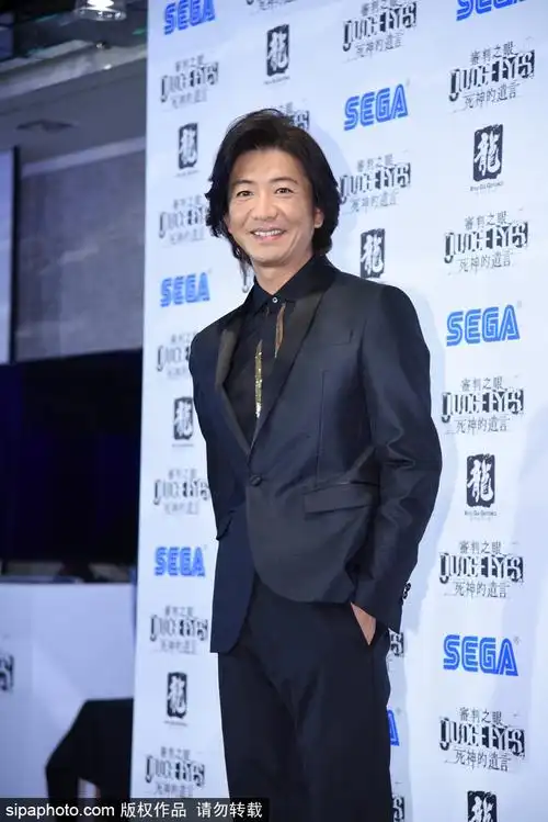 木村拓哉身着西装,"大喊"请大家操纵我!