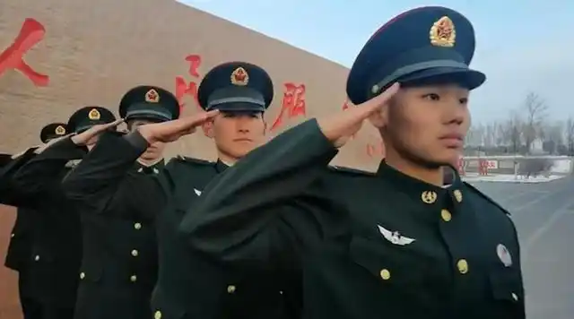 3种情况下军人必须请假回家中国部队做出暖心规定