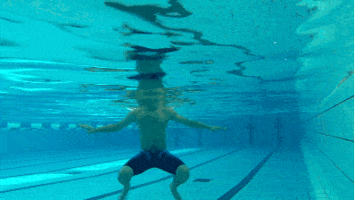 追求速度和持久力的游泳老司机还是自保的必备技能踩水不仅能培养水