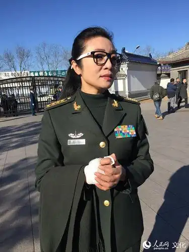 歌手李丹阳接受采访.