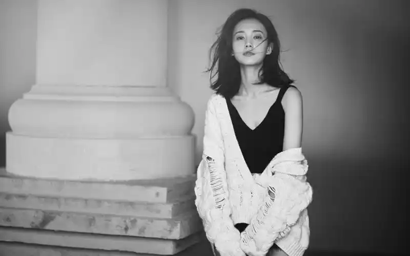 李一桐性感黑白写真图片-美女壁纸-高清美女图片-娟娟壁纸