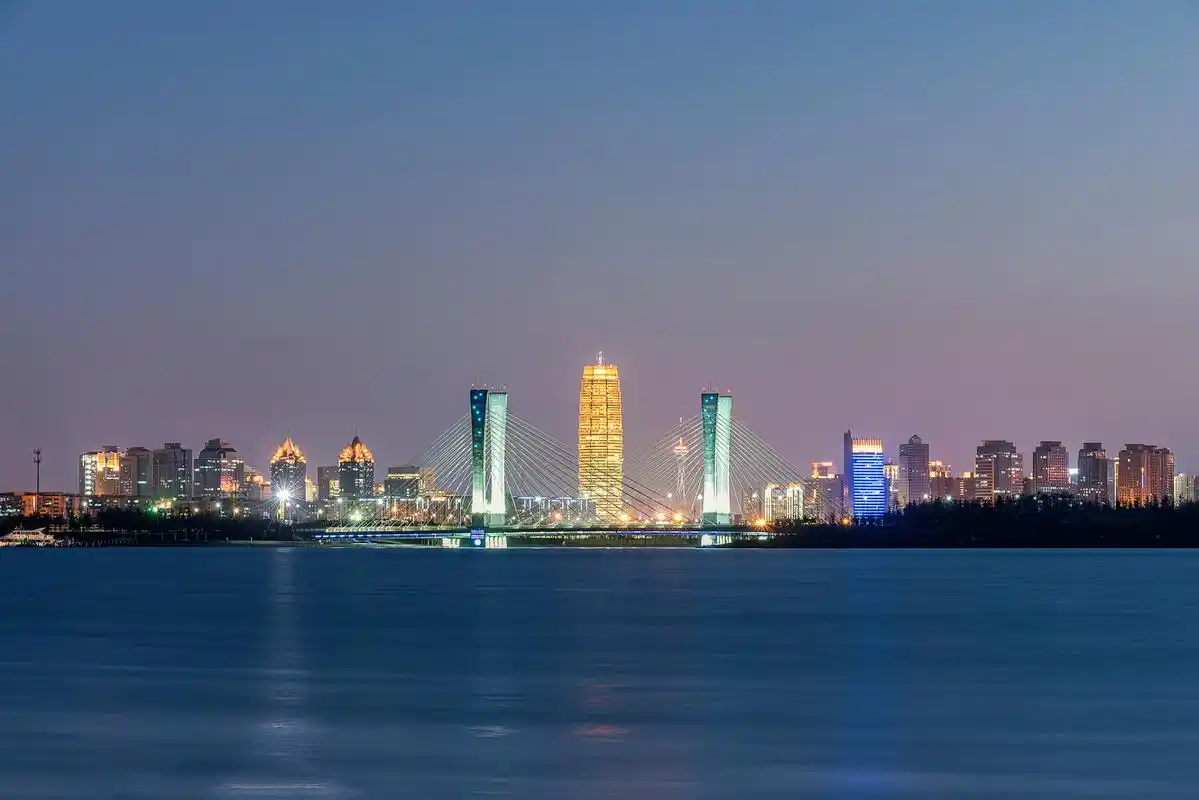 "不得不说,郑州龙湖夜景真的太美啦!