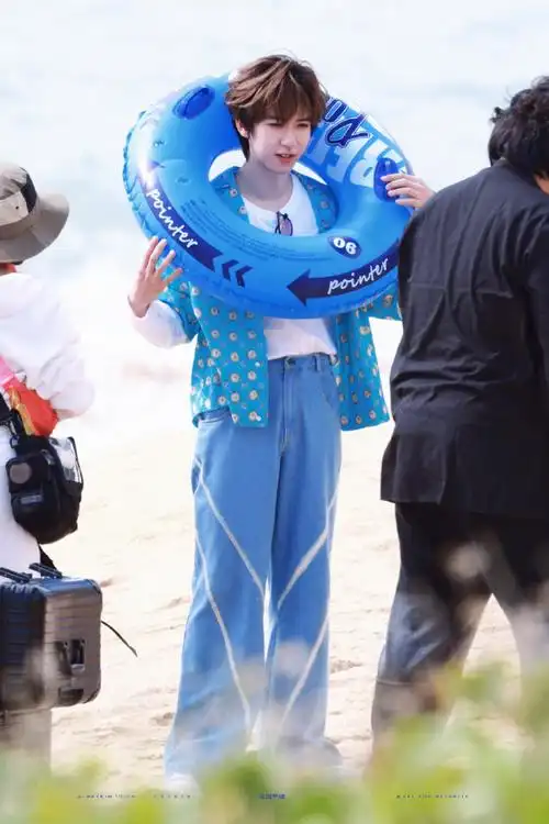 贺峻霖蓝色花衬衫##这是我的岛开录