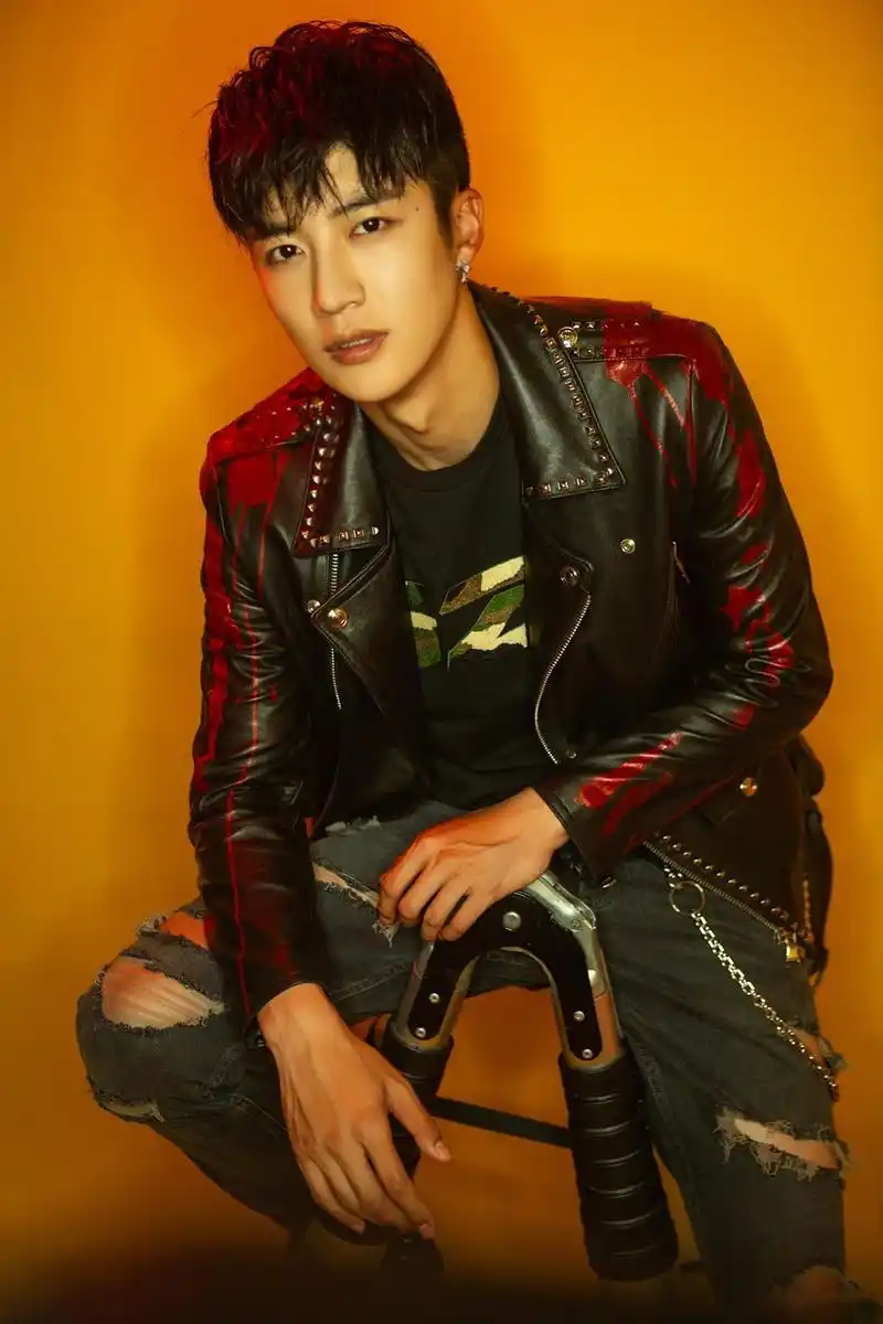 一直在拍戏·想发点什么·又纠结发什么· 想提醒大