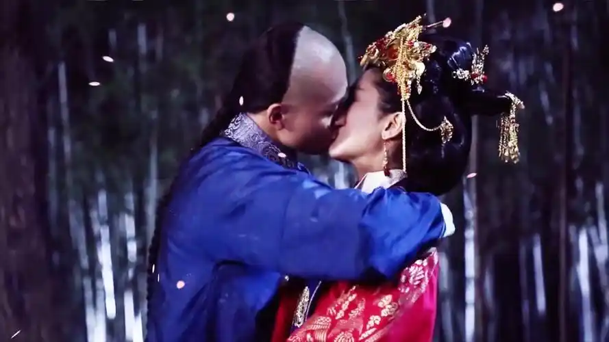 龙珠传奇【欢喜夫妇吻戏】树林吻花絮,秦俊杰杨紫吻戏,我快抑制不住我