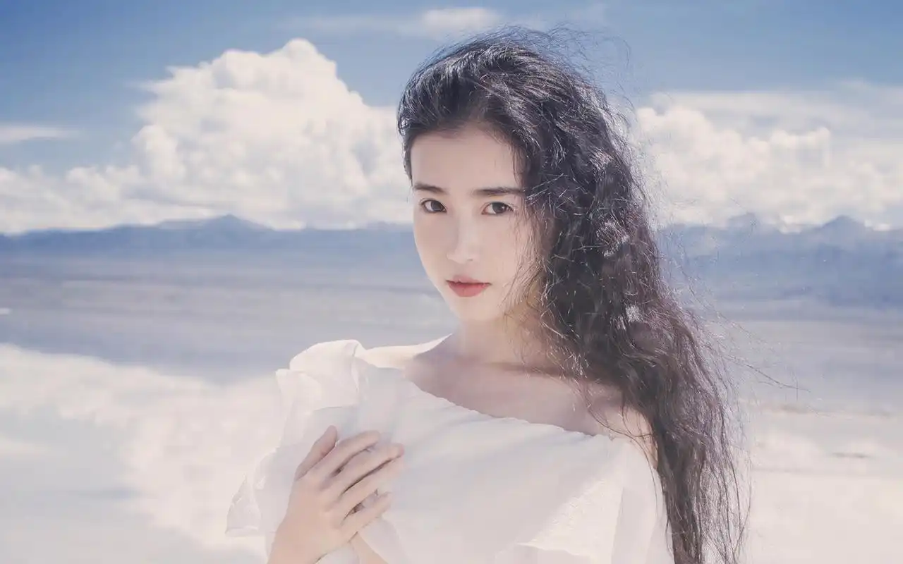 网红女星张辛苑沙滩绝色美丽高清壁纸