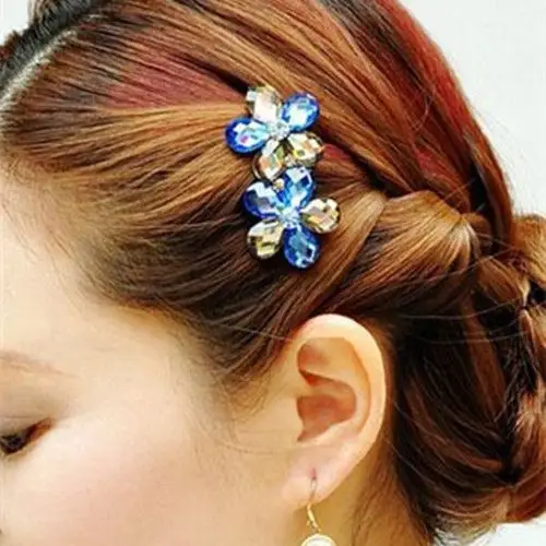 婚礼妈妈发型盘头图解的简单教程,这是一款非常优雅有魅力的盘发造型