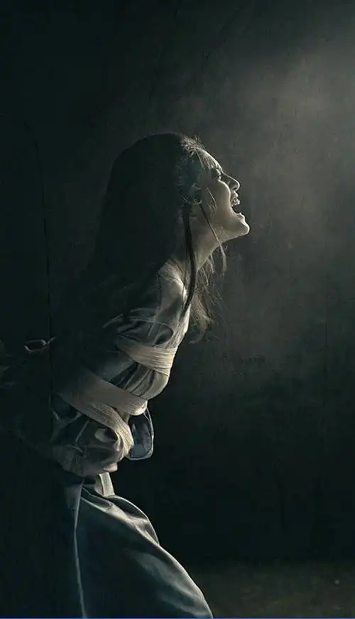 dikky mpribudi,印度尼西亚摄影师,作品风格黑暗诡异,直击灵魂深处不