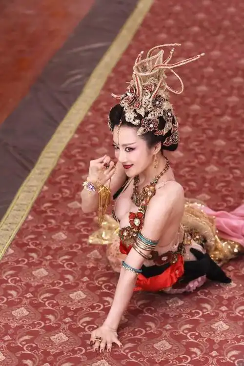 演员李依晓:从古装第一美人,到被狗咬毁容,如今靠演坏女人翻红