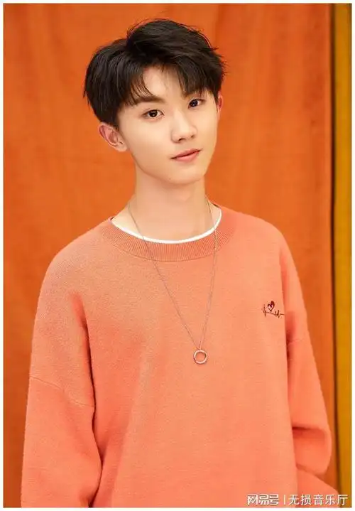 据了解,《时光印记》是一部以家庭情感为主题的影片,马嘉祺在片中饰演