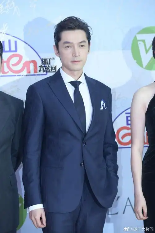 胡歌红毯大背头##上海电视节##上海电视节白玉兰绽放