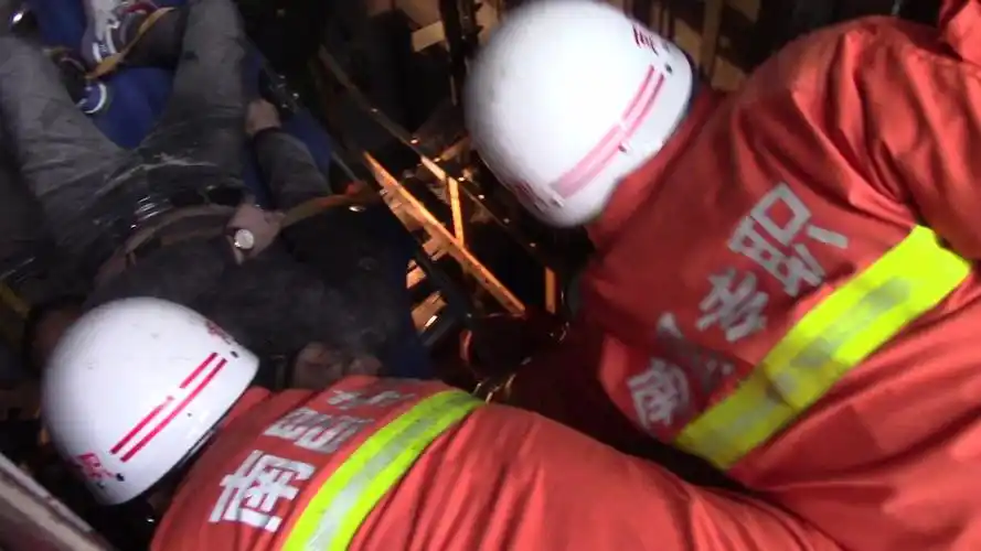 南昌 电梯从10楼坠落造成3人重伤