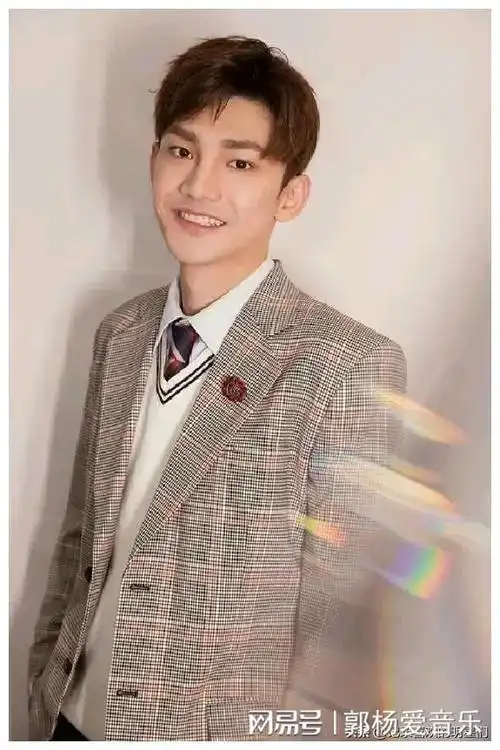 95后青年男演员:蒋龙阳光帅气十足,演技还不错,学霸一枚!
