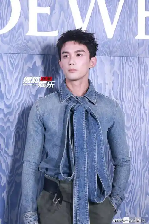 原创loewe晚宴杨幂娇羞跳舞吴磊玩的嗨奚梦瑶不愧是模特