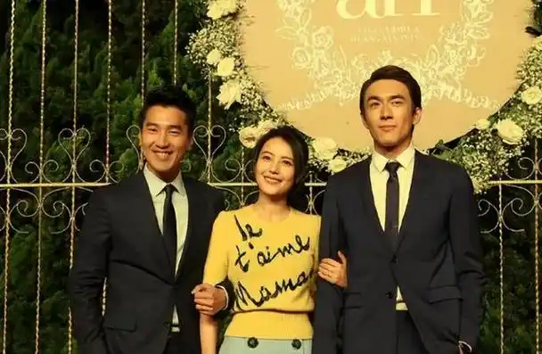 这就来说说赵又廷和高圆圆这对明星夫妇,他们家的爱情故事简直比电视