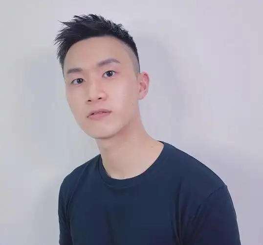 不如试试"飞机头"发型,帅气又有型