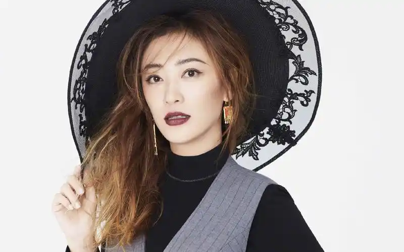 应采儿性感写真图片桌面壁纸