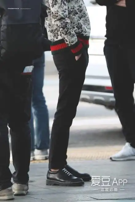 粉丝偶遇世勋,不断惊叹昏儿的绝世长腿