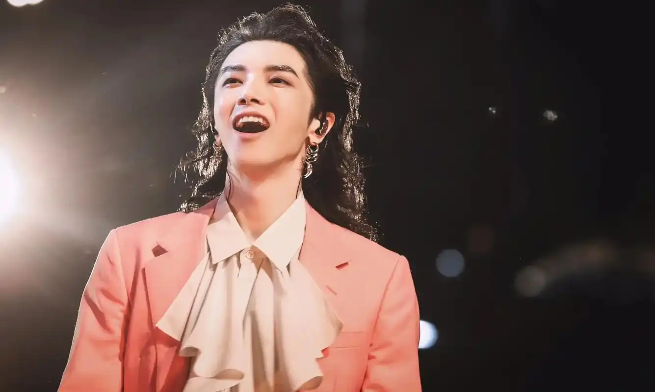 华晨宇  #华晨宇火星演唱会 #华晨宇走我们一起去看日出吧 - 抖音