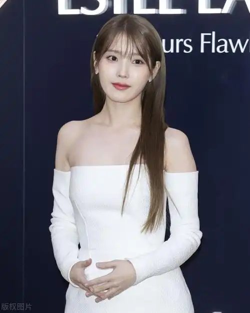 李知恩这身材,这才是尤物啊!