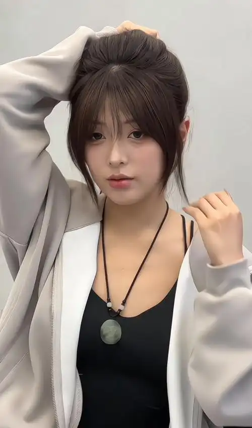 中分发型的柔美法式刘海