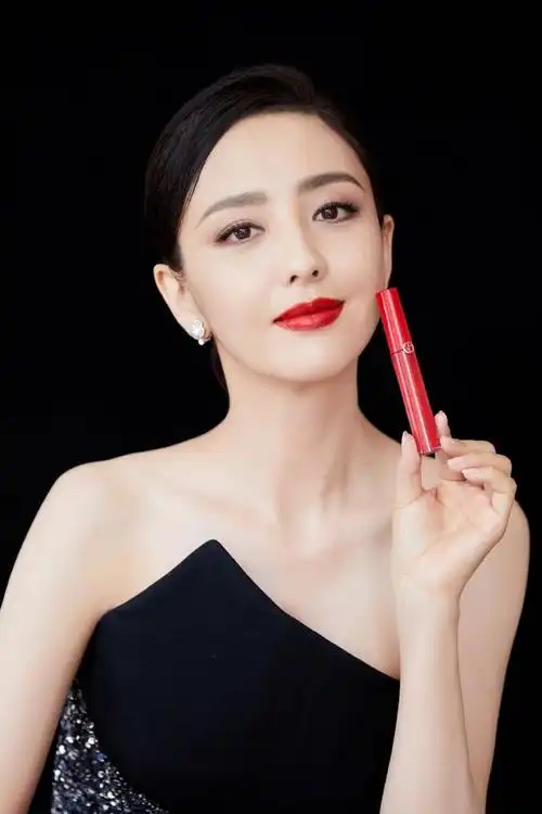 大家好!今天我要给大家分享一个有关女演员佟丽娅的话题.