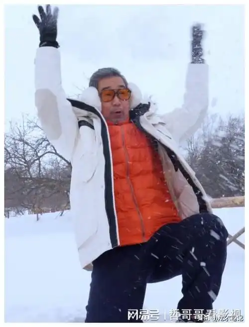 张国立爬山被偷拍后脑勺露出头皮网友瘆人汗毛立起来了