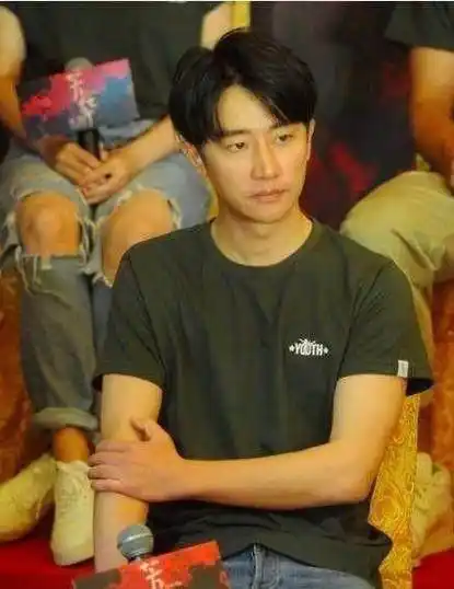 原创曾提李倩满面蜜笑火速否认恋韩女星黄轩娱乐圈的身不由己