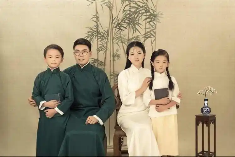 出租邓超孙俪全家福亲子民国长衫马褂旗袍情侣中国风摄影古装租赁