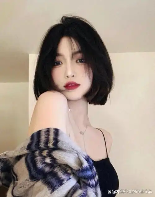 简单迷人冷艳短发,首选干练简约一刀切,唯美好打理,完美修饰发际线和