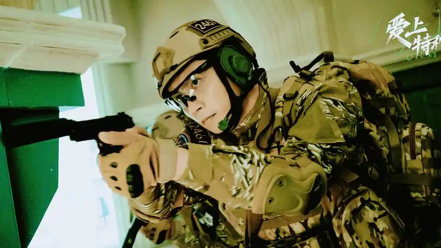 《爱上特种兵》今日开播!黄景瑜军装帅炸,与李沁组cp甜"上头"