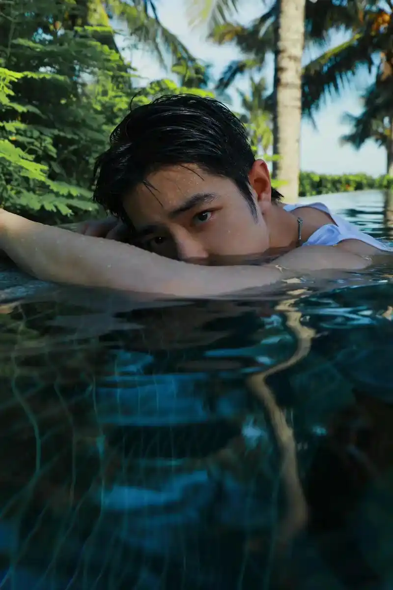 肖战 #腹肌#泳池 #夏日炎炎有你真甜 - 抖音