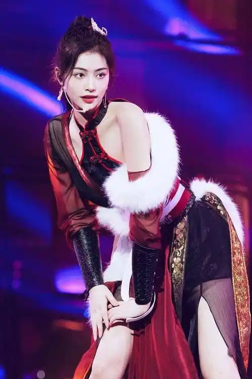 许佳琪国风旗袍韵味十足一举一动尽显国风氛围感