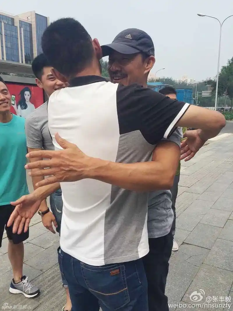 袁弘与真男兵哥哥北京相聚