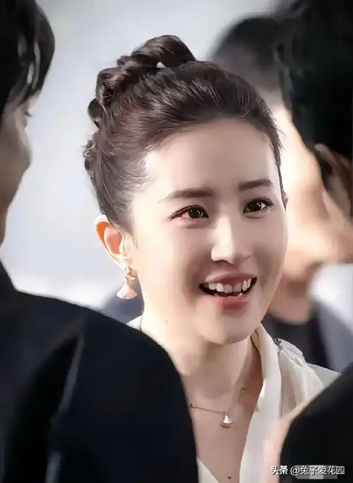 刘亦菲36岁还是那么粉粉嫩嫩,眼神清澈,奶乎乎太可了!