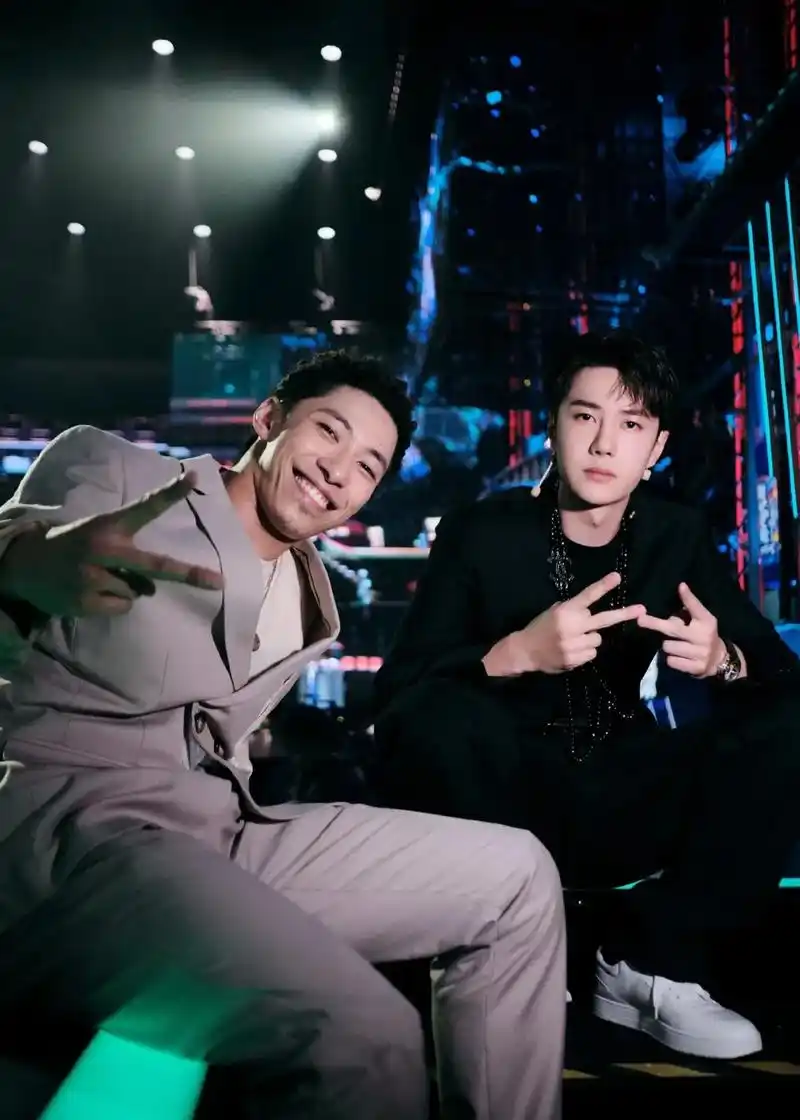 今晚的王队长奶帅奶帅的,高级又迷人 #王一博这就是街舞4 半 - 抖音