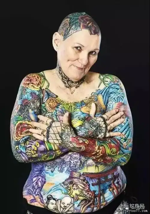 全身98%纹身覆盖率的她,是全球最酷的老女孩!