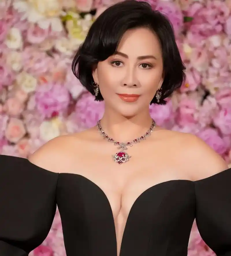 但是刘嘉玲年纪确实大了,顶着一