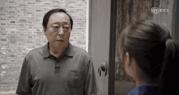 苏大强明明很招人烦,但倪大红那股抠抠搜搜,唯唯诺诺的劲儿,让人握紧