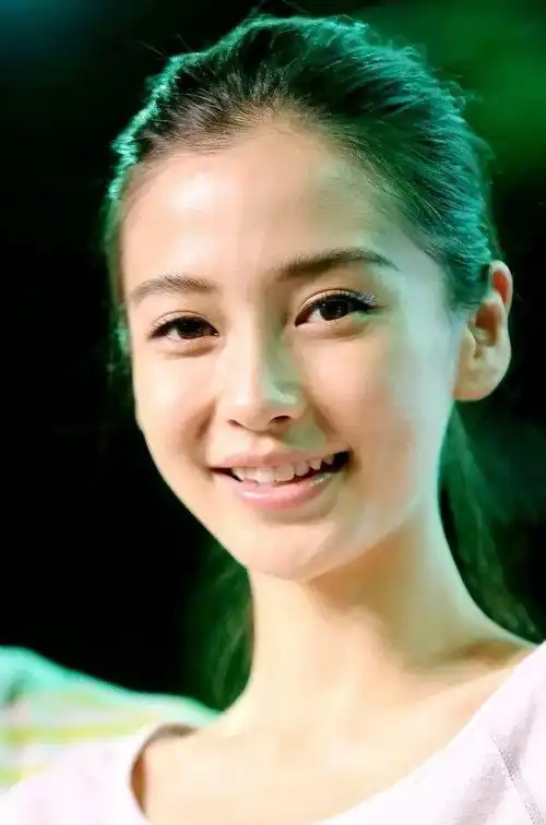 杨颖我演技不好是因为不是科班出身赵丽颖孙俪默默笑了