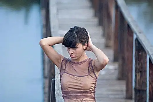 美女,走,码头,手捋头发