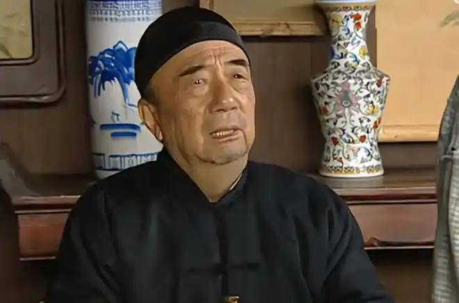 福贵败光了家产后,他没有撒泼打滚,反而很大气地交出了房契和地契.