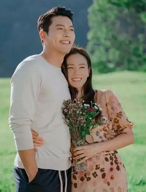 聚餐桌下偷偷牵手,还被拍到一起旅游 玄彬孙艺珍这对爆红的cp要假戏真